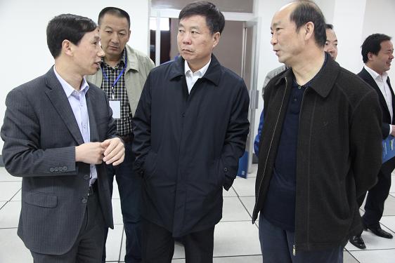 董事长毛世强介绍公司的工艺流程及安全工作