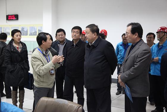 吴前进副主任与毛世强董事长互相交流