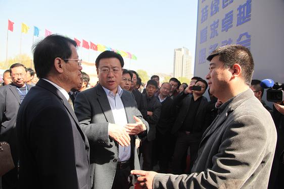 榆林市委书记胡志强、神木县委书记雷正西在公司展厅参观了解